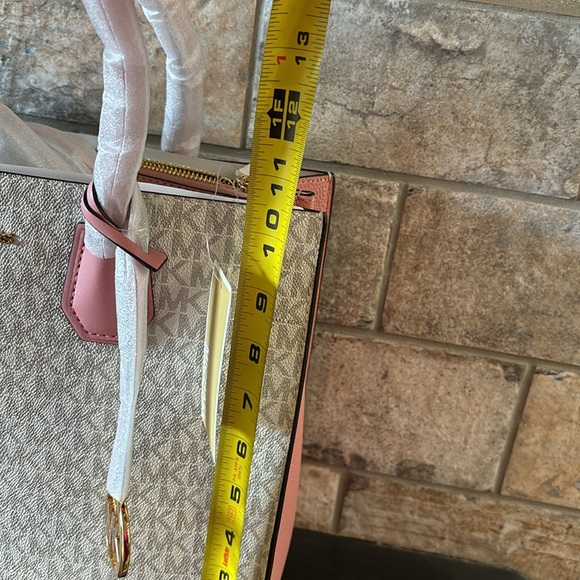 NWT Michael Kors Mercer pink and white tote - Picture 9 of 9